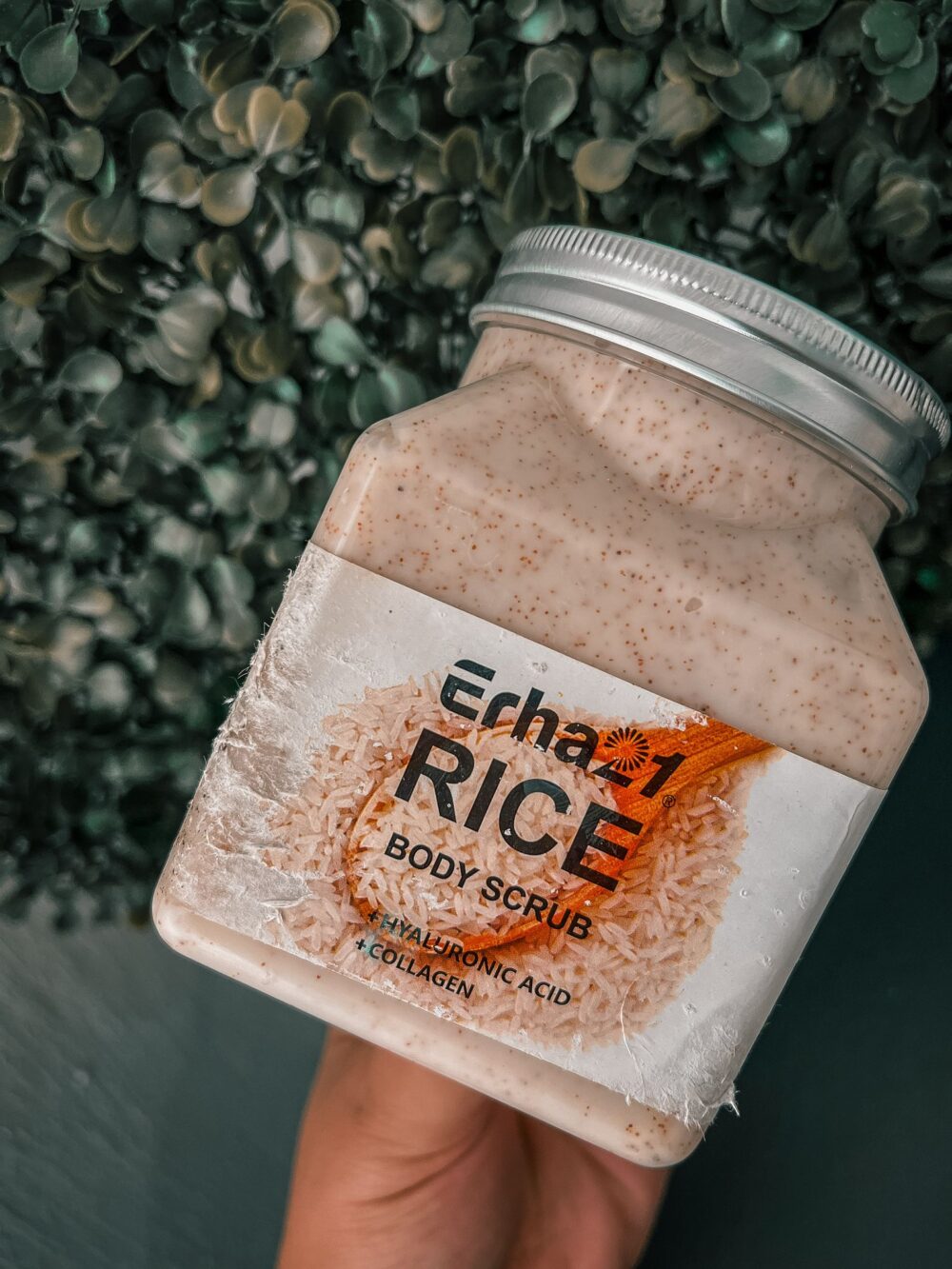 BODY SCRUB EXFOLIANTE DE ARROZ ACLARADOR DE ZONAS OSCURAS .